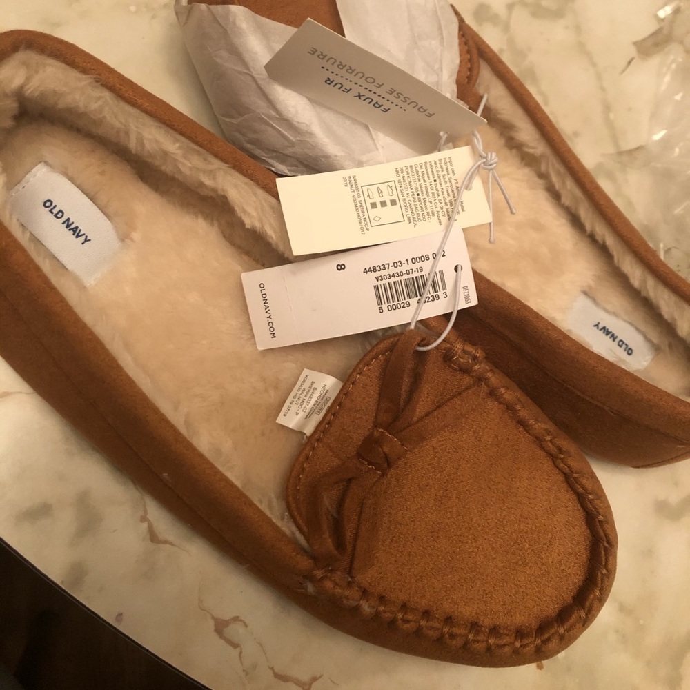 New old navy women’s slippers size 8